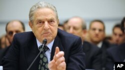 Jorj Sorosga qarashli “Ochiq jamiyat” jamg’armasi moliyalovchi “Soros-Qirg’iziston” 20 yildan oshibdiki faol. Biroq keyingi paytlarda Qirg’izistonda qator xorijiy idoralar va chetdan moliyaviy ko’mak olayotgan nodavlat tashkilotlar tanqidiy nazarlar kuchaygan.