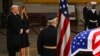 Trump se presenta a rendir homenaje ante el féretro de Jimmy Carter en el Capitolio 