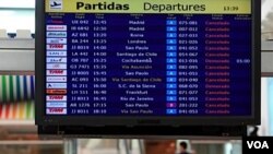 En Buenos Aires se extendió la prohibición de volar por 30 horas más.