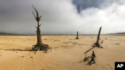 Le Theewaterskloof Dam, un des sources clefs d'eau au Cap, Afrique du Sud, le 16 avril 2017. 