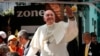 Le pape François, à son arrivée à l'hôpital Saint-Louis de Bangkok, en Thaïlande, le jeudi 21 novembre 2019. (Photo AP / Manish Swarup)