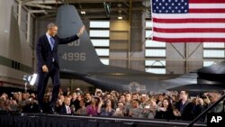 Prezident Obama Fort Diks harbiy bazasida Afg'onistondan qaytgan harbiylarga murojaat qilmoqda, Nyu-Jersi shtati, 15-dekabr, 2014-yil