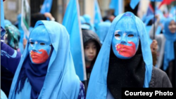 14個國家的海外維吾爾人走上街頭，抗議中國政府在新疆的高壓政策