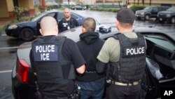 La política migratoria de la administración Trump y sus tácticas para detectar y arrestar a indocumentados han sido criticadas por la comunidad hispana de Estados Unidos. Foto de archivo del 7 de febrero de 2017.