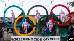 流亡藏人在印度达兰萨拉街头抗议北京举行2022冬奥会。（2021年2月3日）