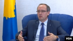 Novoizabrani premijer Kosova, Avdulah Hoti, tokom intervjua za servis Glasa Amerike na albanskom jeziku, 5. juna 2020.