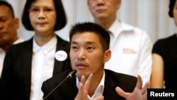 Thanathorn Juangroongruangkit berbicara selama konferensi pers untuk membentuk "front demokrasi" di Bangkok, Thailand, 27 Maret 2019. (Foto: Reuters)