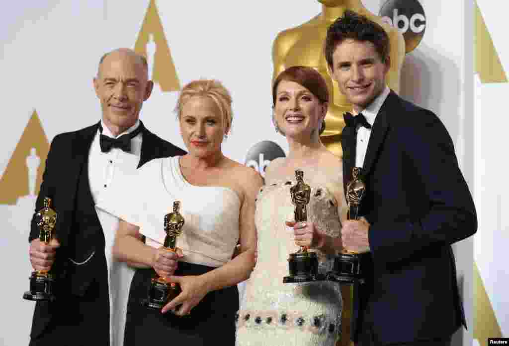 J.K. Simmons (L), best supporting actor for "Whiplash, Patricia Arquette (2nd L), best supporting actress for "Boyhood", Julianne Moore (3rd L), best actress for "Still Alice" and Eddie Redmayne, best actor for "The Theory of Everything" pose with their Oscars backstage at the 87th Academy Awards in Hollywood, California, Feb. 22, 2015.