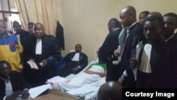 Le député provincial de Kinshasa, Gérard Mulumba, a comparu "devant un tribunal qui a siégé dans son lieu d'hospitalisation", à Kinshasa, RDC, 23 février 2018. (Twitter/Wakenge)