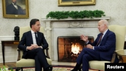 El presidente estadounidense Joe Biden y el primer ministro holandés Mark Rutte celebran una reunión bilateral en la Oficina Oval de la Casa Blanca en Washington, el 17 de enero de 2023.