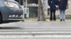 Најмалку шест возила поминаа на црвено светло во период од половина час и уште десетици други возачи игнорираа да забават на жолто светло на крстосницата кај ТЦ „Мавровка“ во Скопје