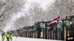 Фермеры, протестующие против импорта зерна из России. Элея, Латвия. 5 февраля 2024 г.