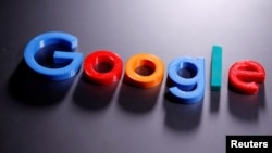 Google busca hacer intenet más accesible para la India, un país que representa un enorme mercado en el que sólo el 10% de la población tiene acceso a la red.