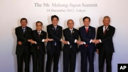 Perdana Menteri Shinzo Abe dan beberapa pemimpin ASEAN.