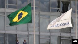 Argentina, Brasil, Paraguay y Uruguay decidieron el 1 de diciembre el "cese del ejercicio de los derechos inherentes" de Venezuela "a la condición de Estado Parte del Mercosur".