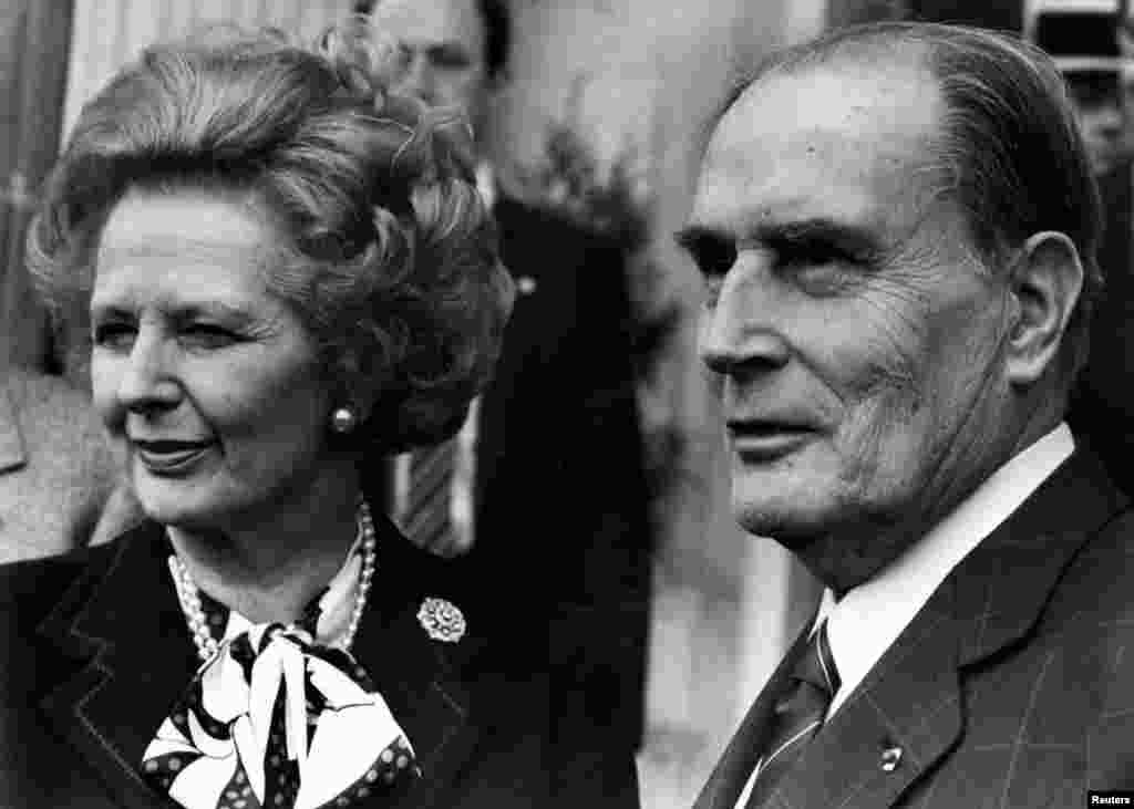 Britaniya Bosh vazirasi Margaret Tetcher, Fransiya prezidenti Fransua Mitteran yadro qurolini nazorat qilishga oid muzokara ketidan jurnalistlar bilan uchrashmoqda. 23-mart, 1987-yil