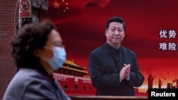 资料照：上海街头张贴的习近平的宣传画