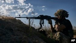 Фото: український військовий на позиції в Донецькій області, 19 серпня 2023 року