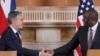 美國國務卿布林肯與英國外相拉米在倫敦舉行的聯合記者會結束之際握手。(2024年9月10日)