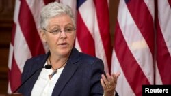 Ketua Badan Perlindungan Lingkungan Hidup Amerika (EPA) Gina McCarthy dalam konferensi pers di Washington (2/6).