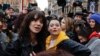 Rose McGowan fustige la "comédie" féministe de Natalie Portman aux Oscars