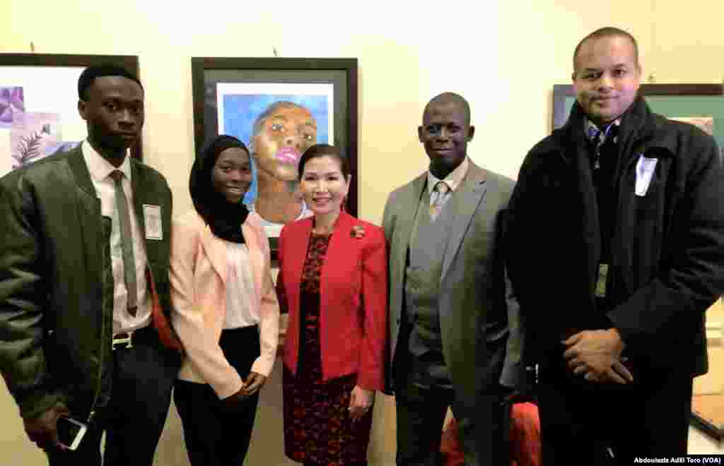 Uwargidan gwamnan jihar Maryland Yumi Hogan tare 'yar Najeriya Rabiatu Ladan Ayawa Da Abba Ladan Ayawa, da Ladan Ayawa da kuma Abdoulaziz Adili Toro, Disemba 05, 2017