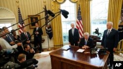 Le président Donald Trump lors d'une rencontre avec les journalistes, le 24 mars 2017.