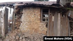 Une maison de Kabare présente des fissures après un séisme qui a secoué la province du Sud-Kivu, 7 aout 2015