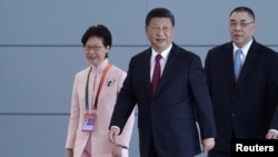 中國國家主席習近平和香港特首林鄭月娥2018年10月23日參加在珠海舉行的港珠澳大橋的開通儀式。