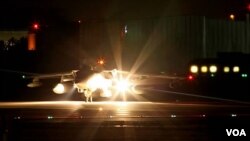 Fuerzas de la OTAN atacaron tropas de Gadhafi para evitar que siguieran disparando a los rebeldes libios. El lider de Libia asegura que los ataques amenazan la paz internacional.
