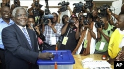 Afonso Dhlakama durante as eleições de 2009 em Moçambique (Arquivo)