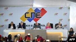 Rectores del Consejo Nacional Electoral (CNE) de Venezuela en conferencia de prensa. 
