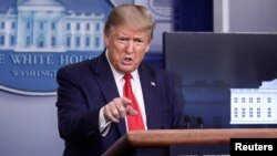 El presidente de EE.UU., Donald Trump, defendió el lunes su labor y la del Equipo Operativo de la Casa Blanca ante la pandemia de coronavirus.
