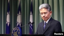 Wakil Menteri Luar Negeri Taiwan, Simon Shen-Yeaw Ko, berbicara dalam konfrensi pers di Kemenlu Taipei sehubungan dengan pemutusan hubungan diplomatik Gambia (15/11/2013).