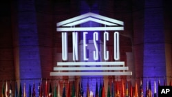 En esta imagen de archivo, tomada el 4 de noviembre de 2017, el logo de la Organización de Naciones Unidas para la Educación, la Ciencia y la Cultura (UNESCO), durante la 39na sesión de la Conferencia General en la sede del organismo en París, Francia. (A