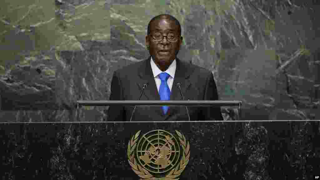 Robert Mugabe, le chef de l'Etat du Zimbabwe, prononce un discours lors de la 70e session de l'Assemblée générale de l'ONU, au siège des Nations unies, 28 septembre 2015.