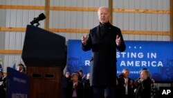 El presidente de EEUU, Joe Biden, habla en un evento de campaña en Northfield, Minnesota, el 1 de noviembre de 2023.