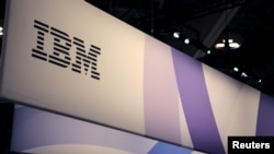 Imagen de archivo donde el logotipo de IBM se ve en la conferencia bancaria y financiera SIBOS en Toronto, Ontario, Canadá. [Foto de archivo]