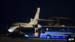 Avion švajcarskog ratnog vazduhoplovstva tipa Falkon 900 za koji se veruje da je prevezao američke državljne iz Teherana do Ženeve na pisti aerodroma u tom gradu