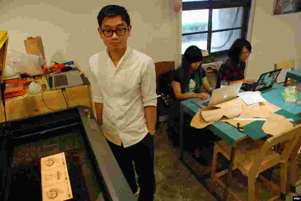 Tim Wong at his FabCafe office in Taipei, Taiwan. (Iris Tong/VOA)