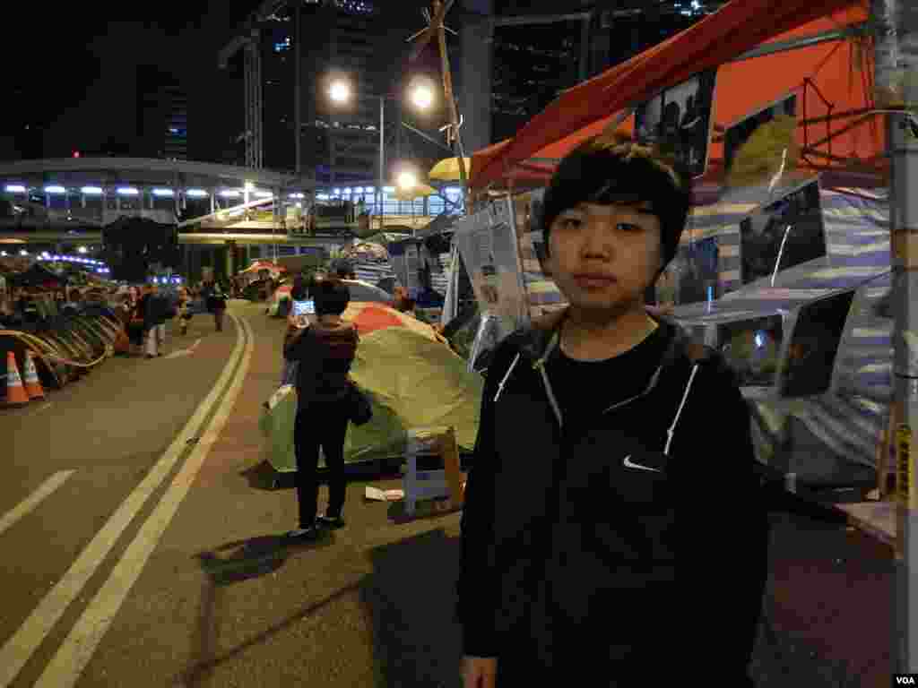 14歲的中學生Gary表示會在金鐘佔領區留守到警方清場,不提早撤離
