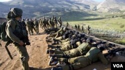 La violencia en Siria ya se había extendido a Líbano cuando una mujer murió por disparos en un cruce fronterizo.