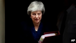La primera ministra británica, Theresa May, asiste a la sesión semanal de preguntas en el parlamento de Londres, el miércoles 12 de diciembre de 2018.