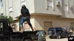 Les flux des armes "ravivent le conflit" en Libye et "renforcent la souffrance du peuple libyen", déploré ses voisins.