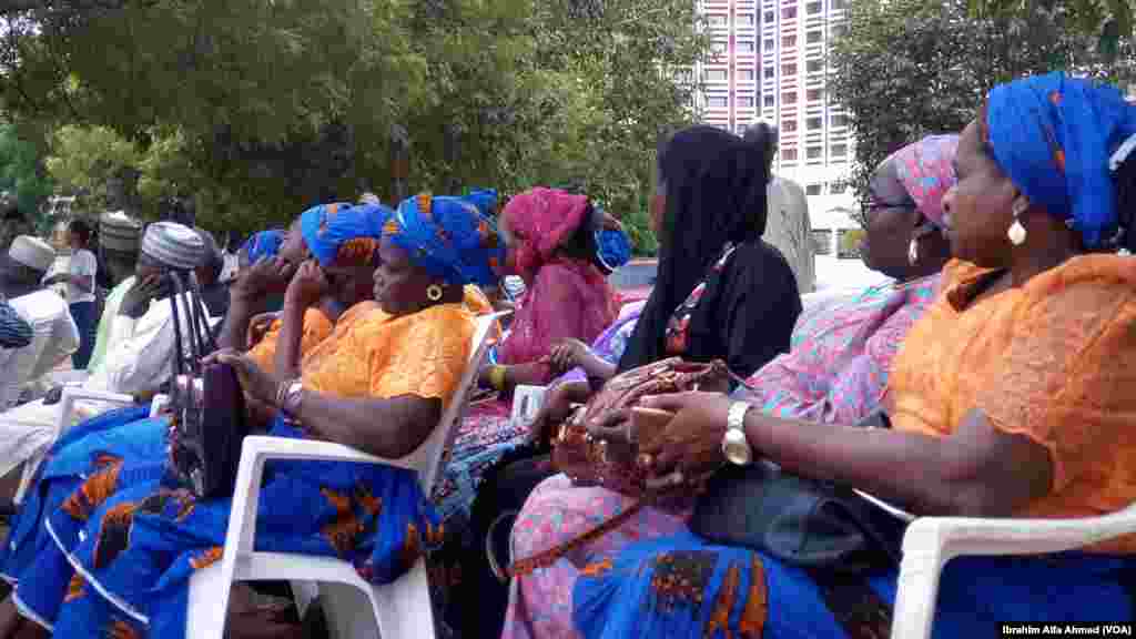 Wasu iyaye mata a wurin bikin murnar 'yan matan Chibok da aka sako . 