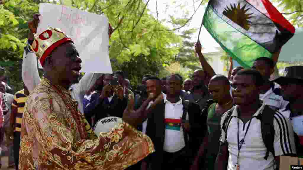 Prince Ozo Onna ya shiga zanga zangar da akeyi kan shugaban Biafra Nnamdi Kanu.