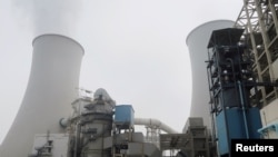 中國河北省三河電廠的冷卻塔。（2019年7月18日）