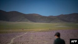 ACNUR dijo que los migrantes que se desplazan por el desierto de Atacama se exponen a las inclemencias del tiempo y corren riesgos de explotación sexual y abuso por parte de grupos criminales.