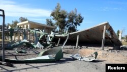 Les dégâts dans une école, après une frappe aérienne dans le district de Zara à Tripoli, en Libye, le 13 avril 2019.