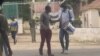 UMnu. Mkhululi Jele (osesandleni sokhohlo) ephuma ejele ePlumtree ngemva kokukhululwa ngemali yesibambiso eyebail ngoLwesithathu. Uyaphindela njalo emthethwandaba mhlaka March 11 (Umfanekiso: Mthwakazi Republic Party Information Department).